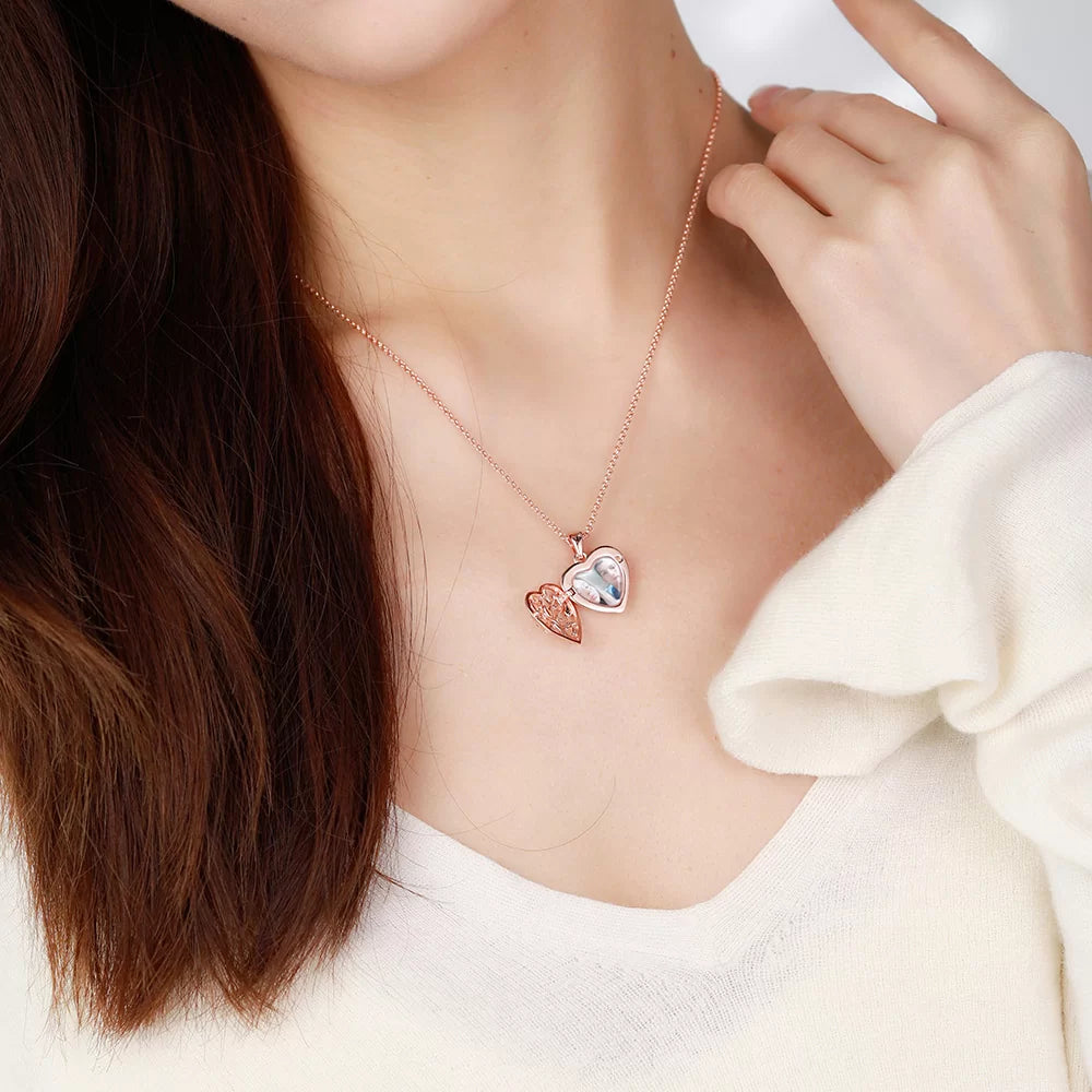 Personalized Hollow Heart Photo Necklace - Glamour