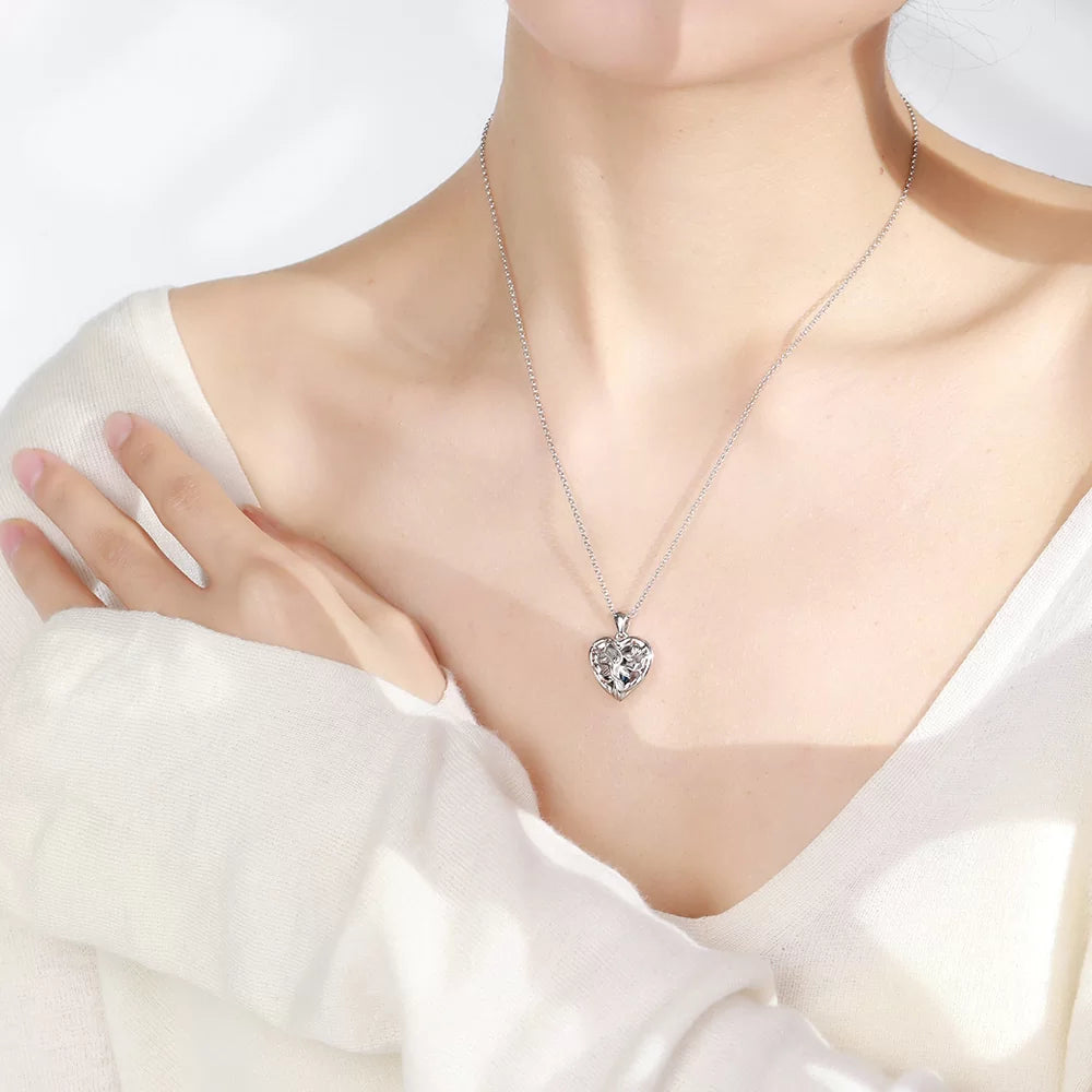 Personalized Hollow Heart Photo Necklace - Glamour