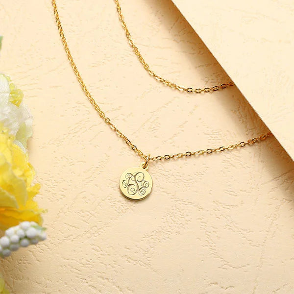Personalized Gothic Letters Engraved Disc Choker Necklace in Gold - Glamour
