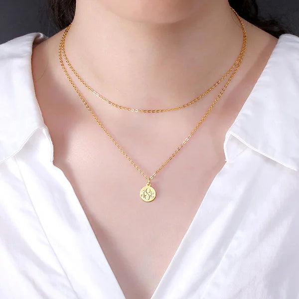 Personalized Gothic Letters Engraved Disc Choker Necklace in Gold - Glamour
